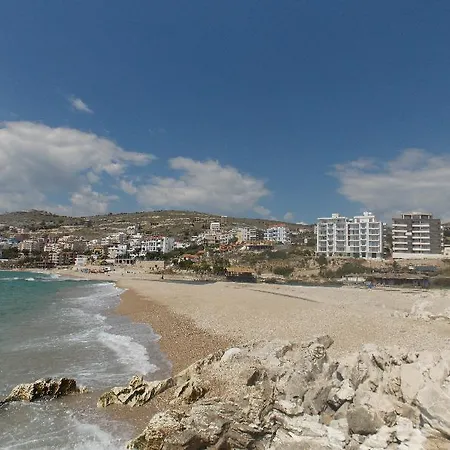 サランダ Sarandë